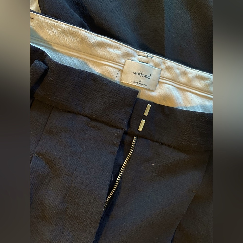 Black aritzia trousers